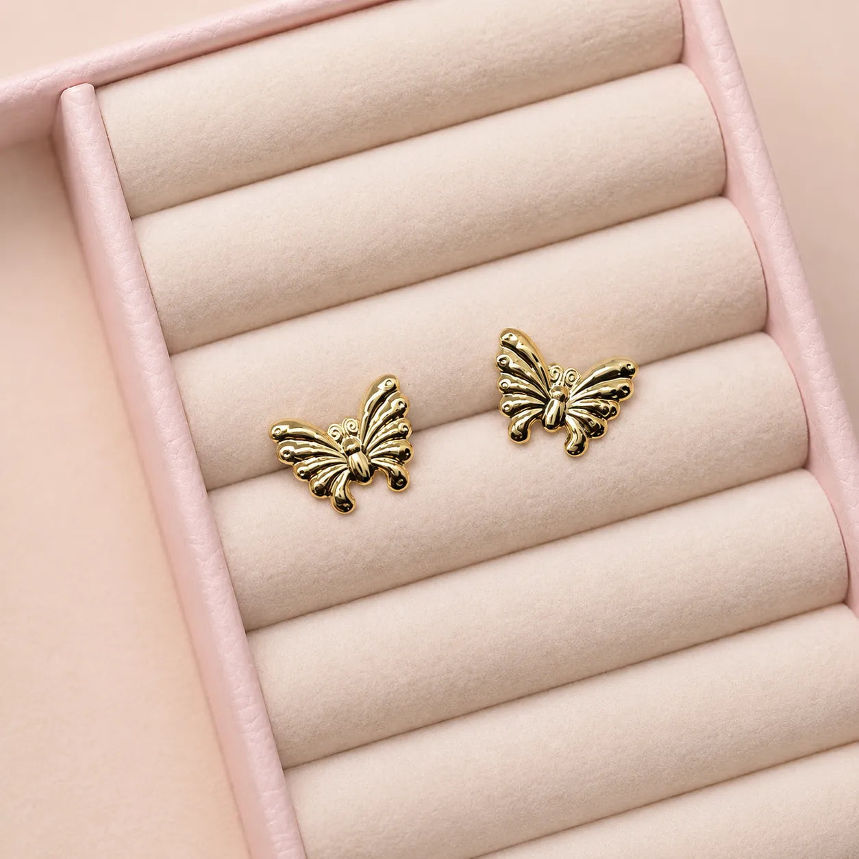 Brinco Borboleta Dourado – Delicadeza e Elegância