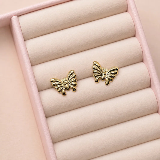 Brinco Borboleta Dourado – Delicadeza e Elegância