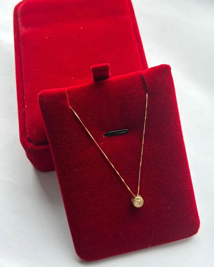 Colar 18K com Pingente Minimalista