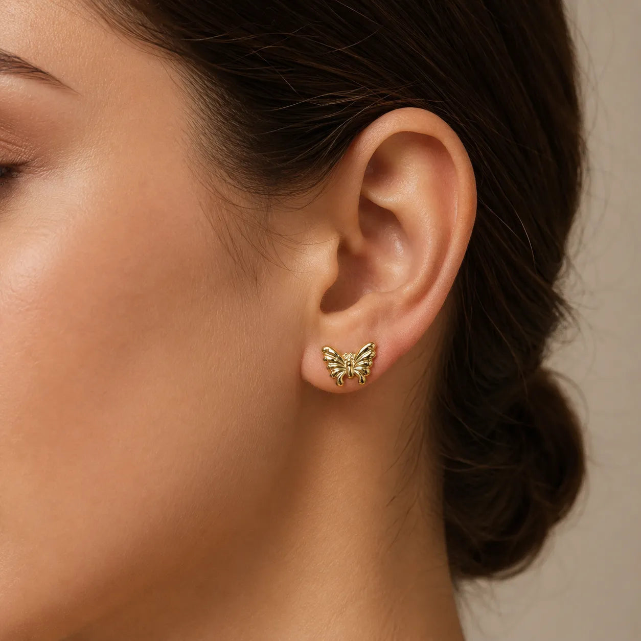 Brinco Borboleta Dourado – Delicadeza e Elegância