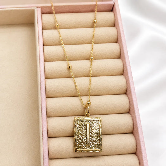 Colar com Pingente Letra "I" – Banhado a Ouro