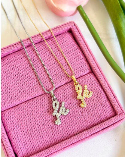 Necklace with "Fé" Pendant – Elegant and Inspiring Design