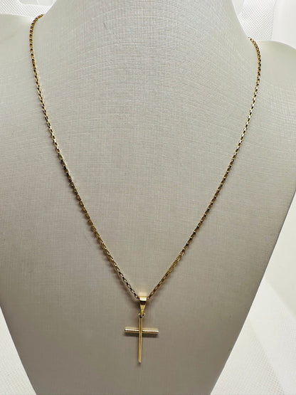 Elegant Gold-Plated Figaro Chain with Pendant – Sophistication Redefined